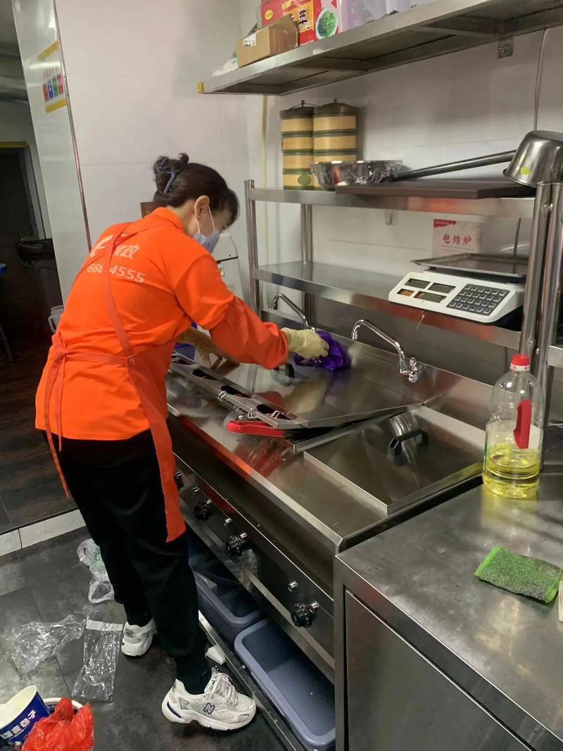 厨房清洁 解锁家庭健康的隐形钥匙，你需要一位保洁专家